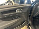 Volvo XC40 2023 Musta