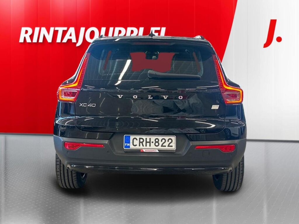 Volvo XC40 2023 Musta