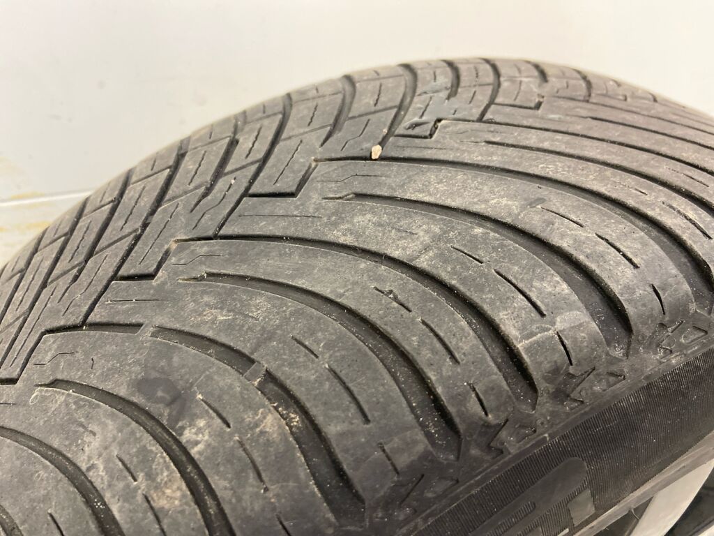 Volvo XC40 2023 Musta