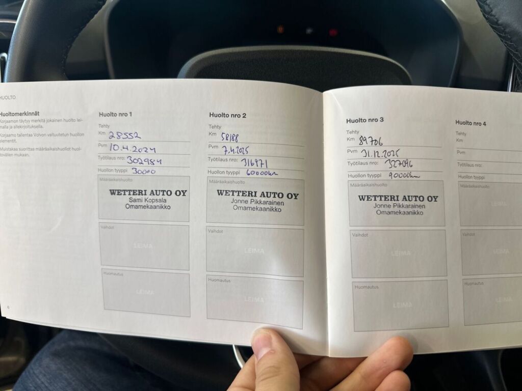 Volvo XC40 2023 Musta