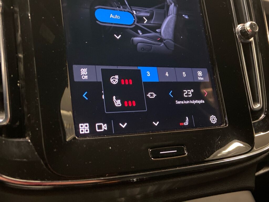 Volvo XC40 2023 Musta