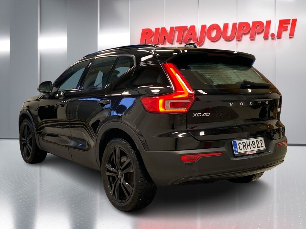Volvo XC40 2023 Musta