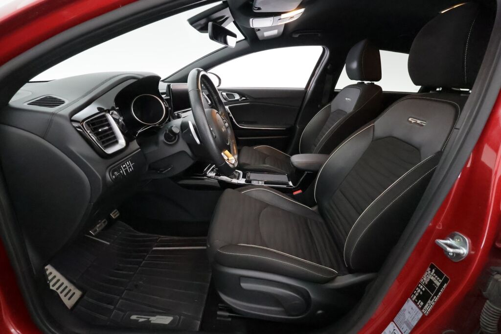 Kia ProCeed 2023 Punainen