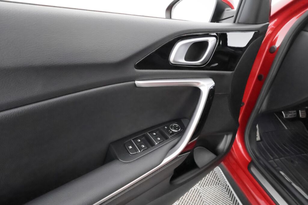 Kia ProCeed 2023 Punainen