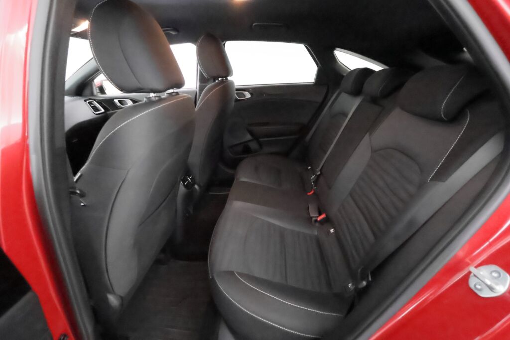 Kia ProCeed 2023 Punainen