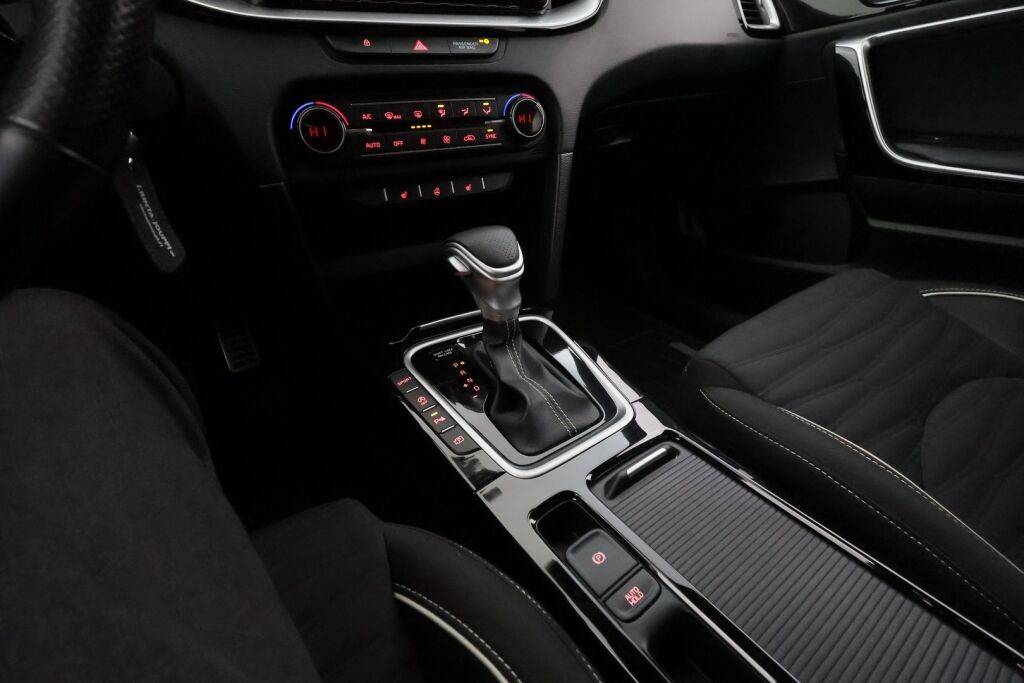 Kia ProCeed 2023 Punainen