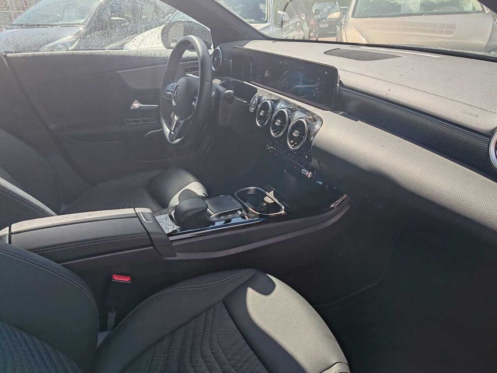 Mercedes-Benz CLA 2023 Musta