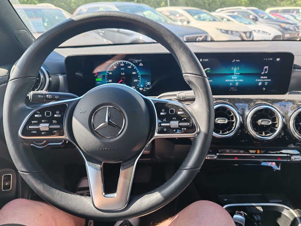 Mercedes-Benz CLA 2023 Musta