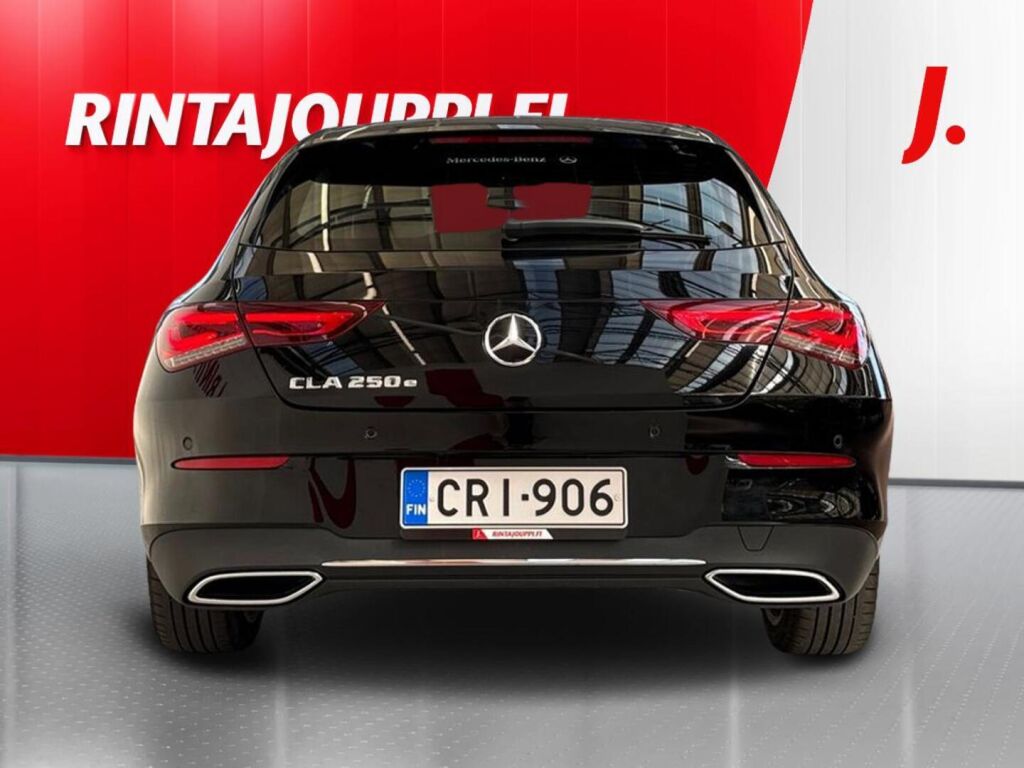 Mercedes-Benz CLA 2023 Musta