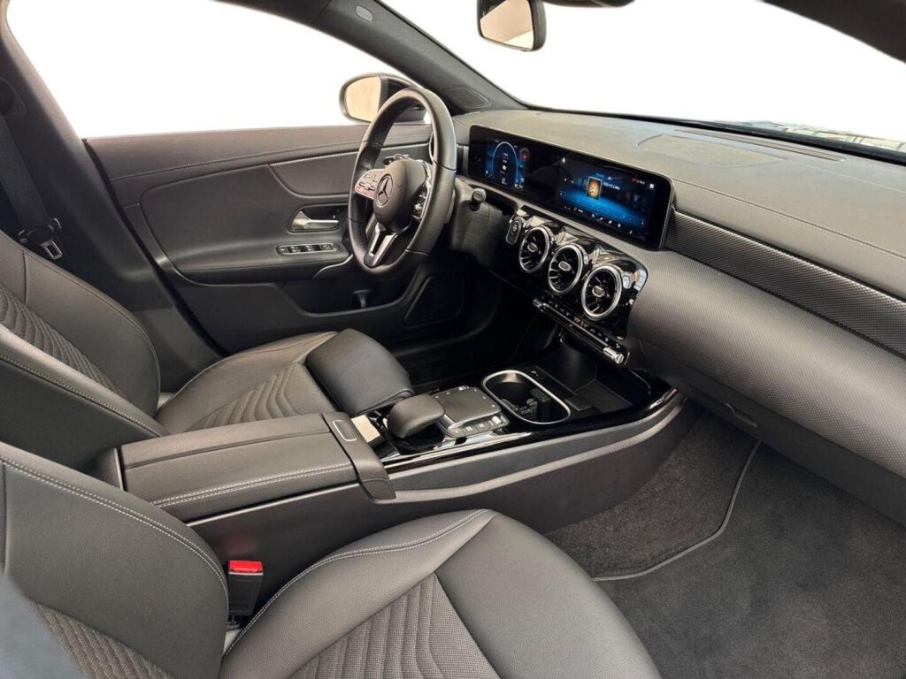 Mercedes-Benz CLA 2023 Musta