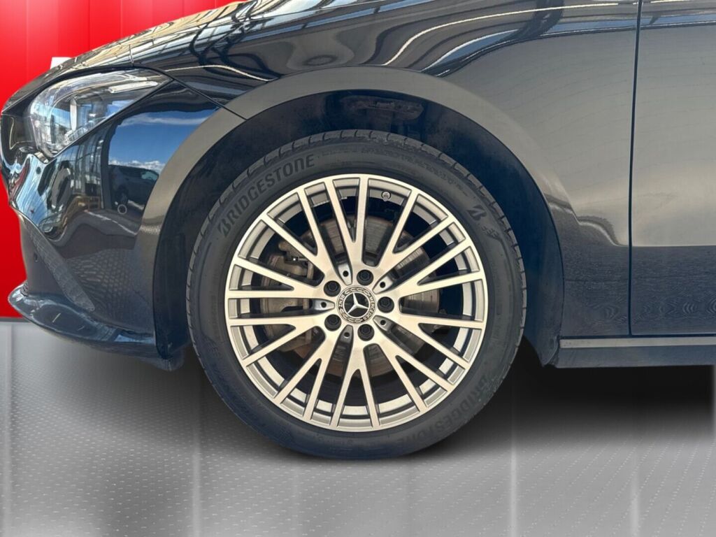 Mercedes-Benz CLA 2023 Musta