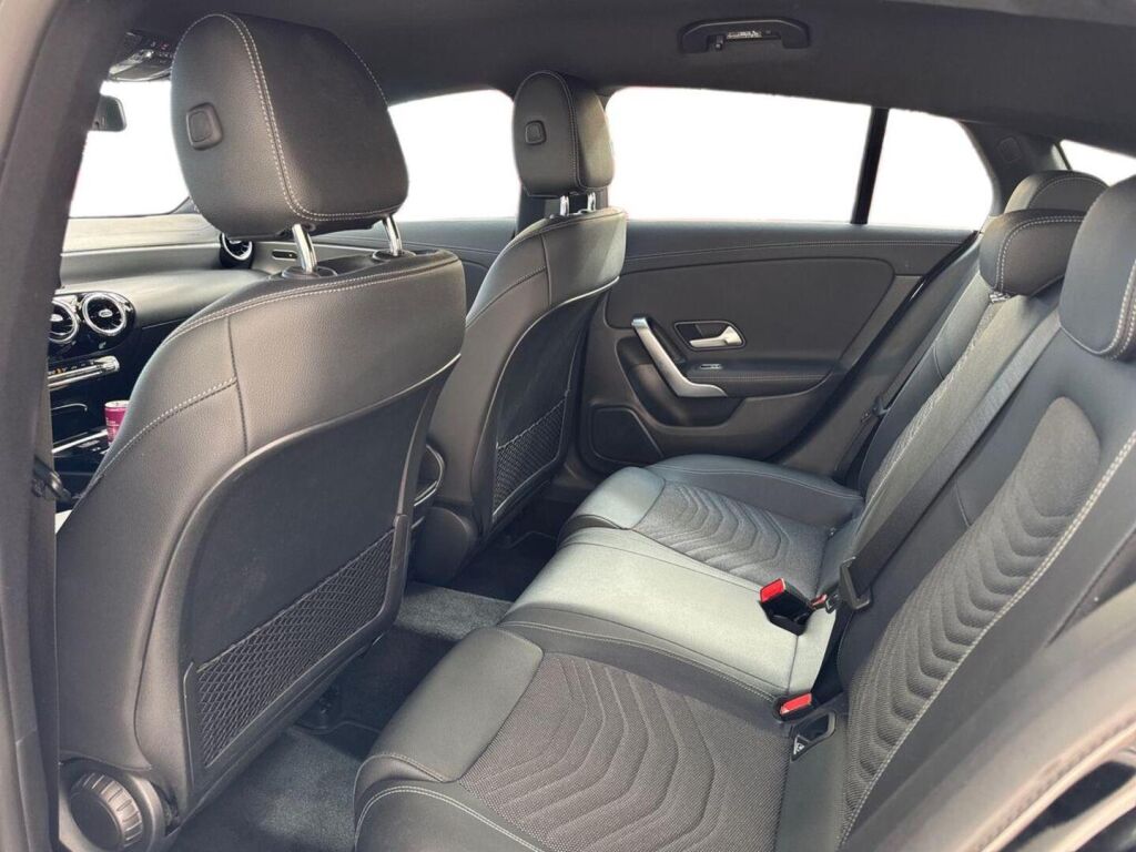 Mercedes-Benz CLA 2023 Musta