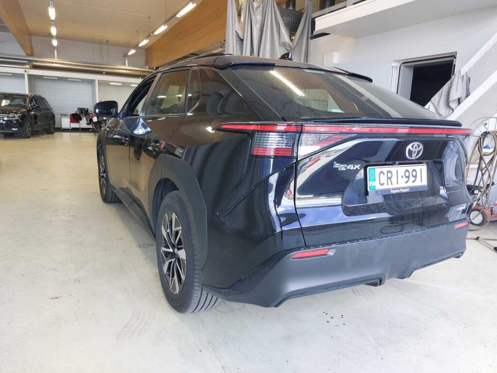 Toyota bZ4X 2023 Musta