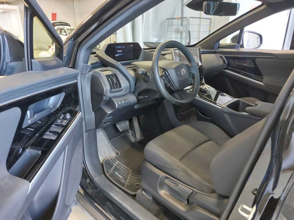 Toyota bZ4X 2023 Musta