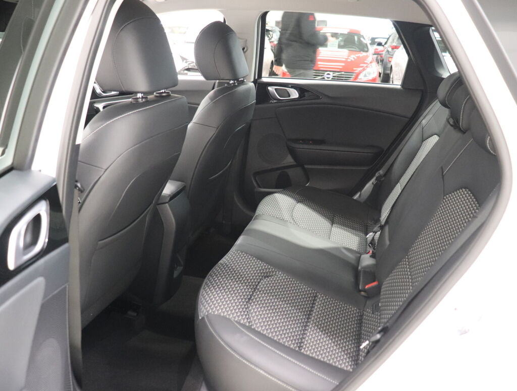 Kia Ceed 2023 Valkoinen