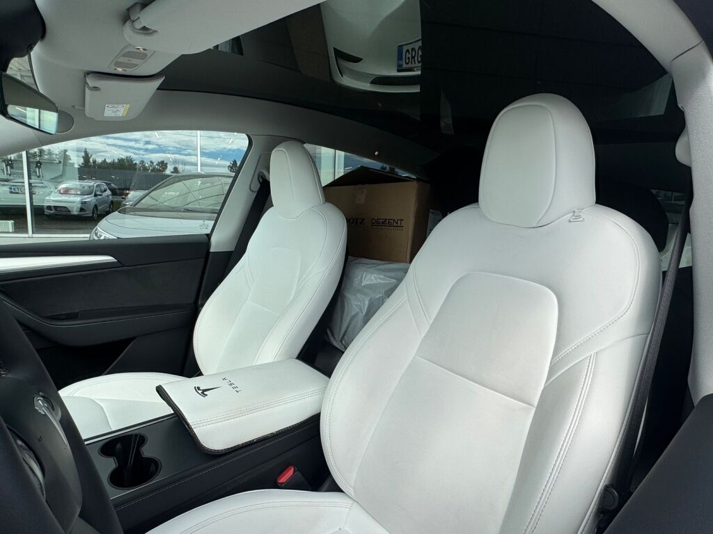 Tesla Model Y 2023 Musta