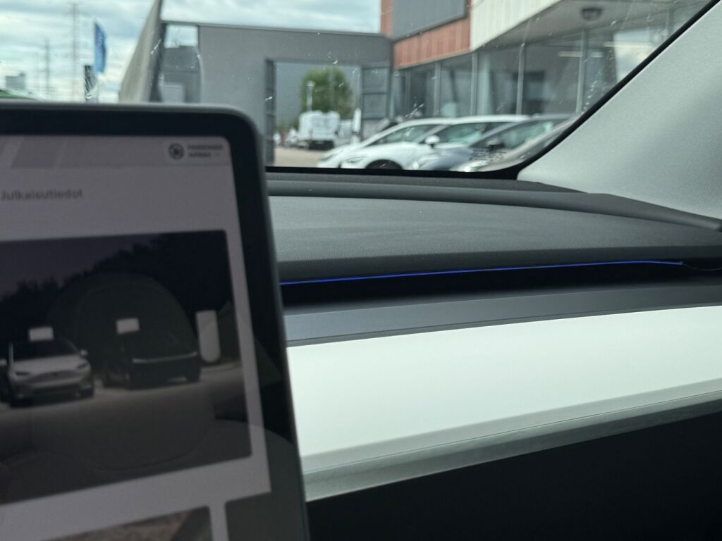 Tesla Model Y 2023 Musta
