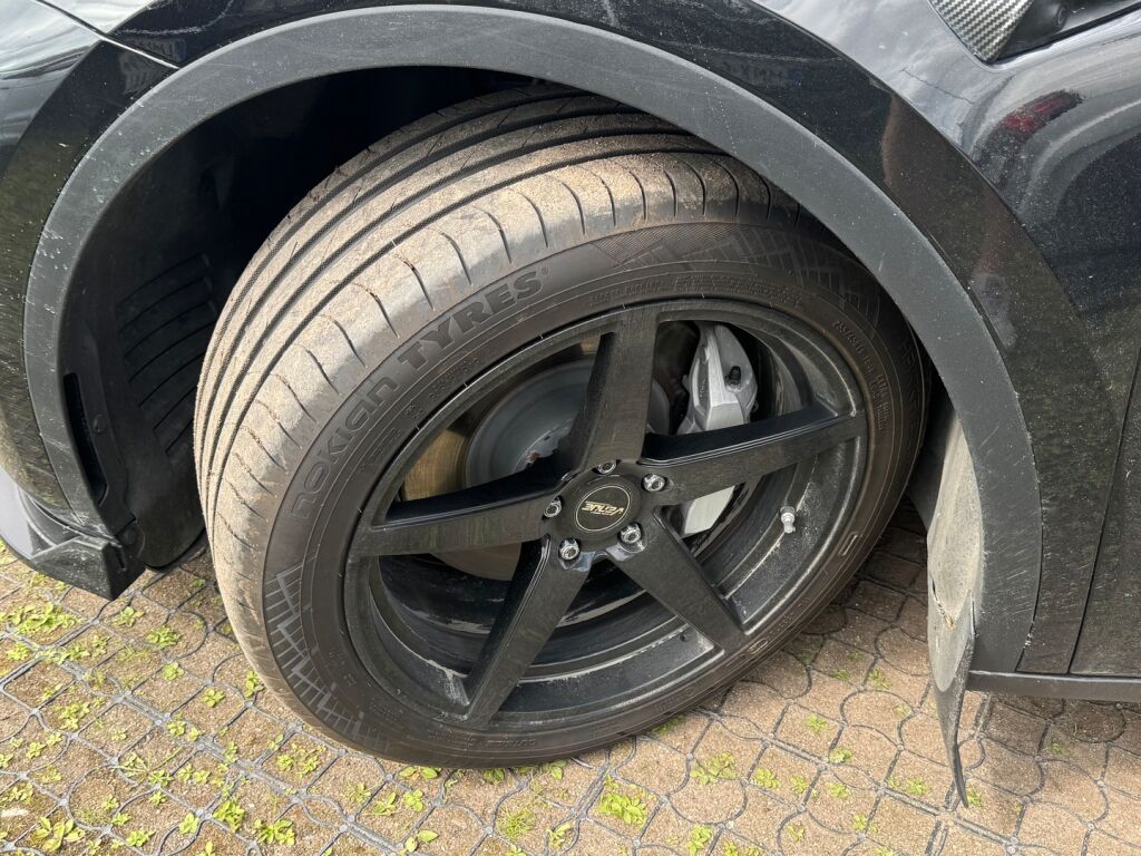 Tesla Model Y 2023 Musta