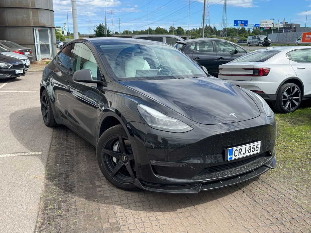 Tesla Model Y 2023 Musta