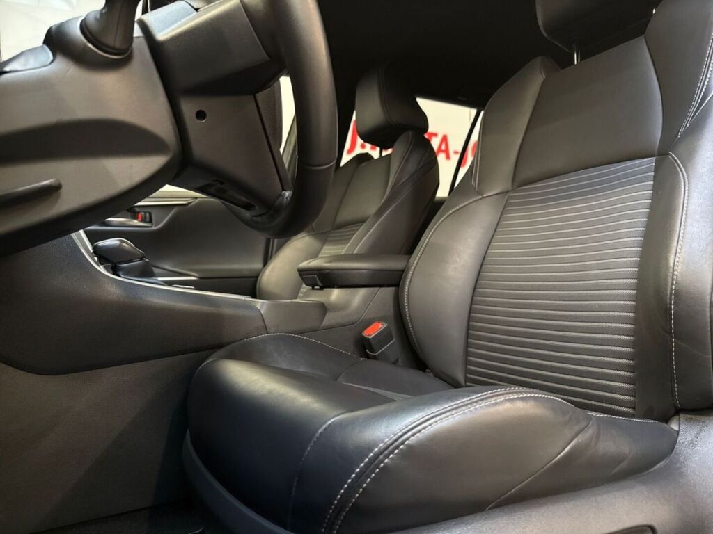 Toyota RAV4 2021 Musta