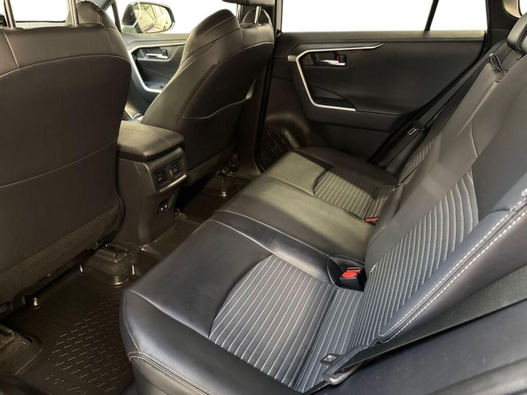 Toyota RAV4 2021 Musta