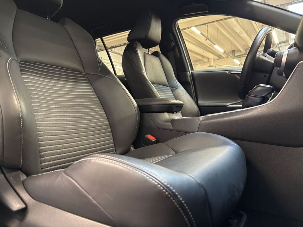 Toyota RAV4 2021 Musta