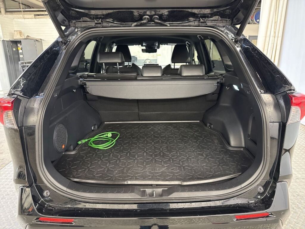 Toyota RAV4 2021 Musta