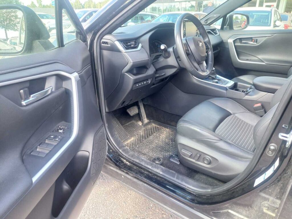 Toyota RAV4 2021 Musta