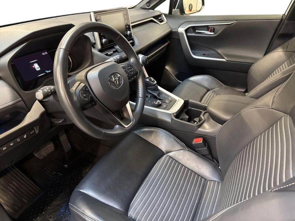 Toyota RAV4 2021 Musta