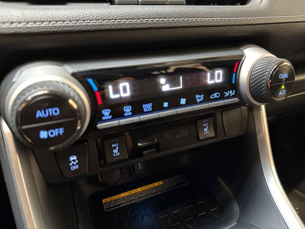 Toyota RAV4 2021 Musta