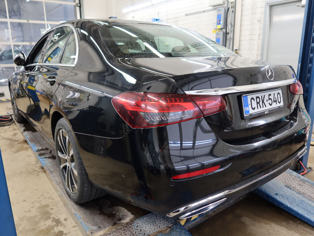 Mercedes-Benz E 2023 Musta