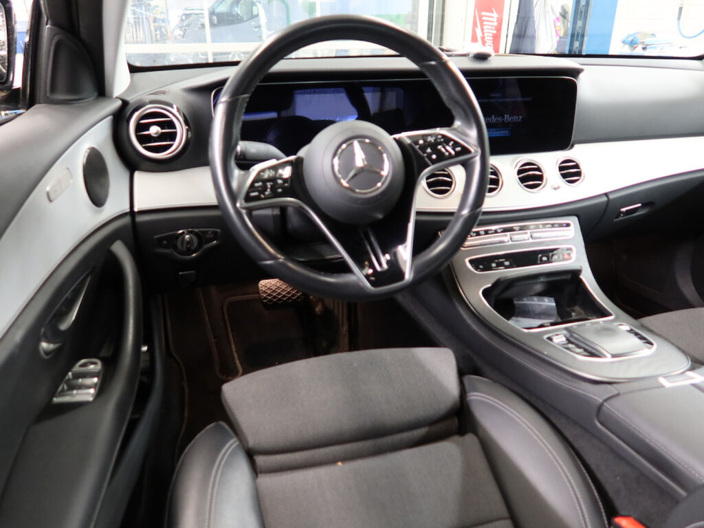 Mercedes-Benz E 2023 Musta
