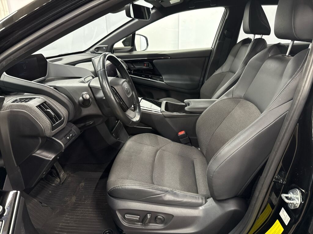 Toyota bZ4X 2023 Musta