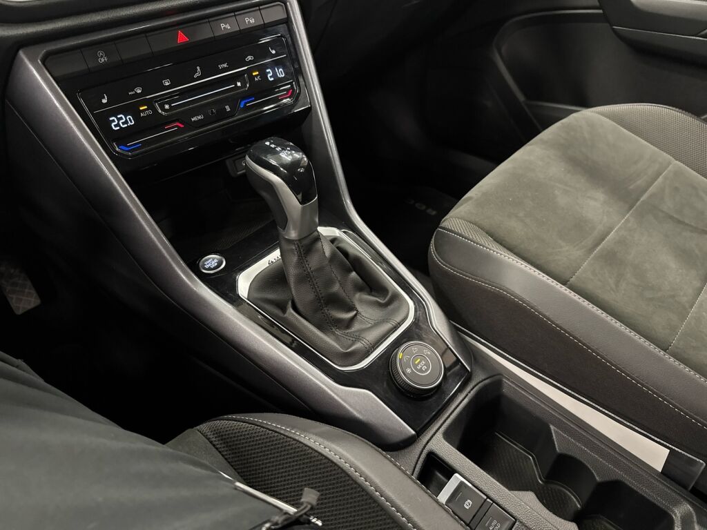 Volkswagen T-Roc 2023 Musta