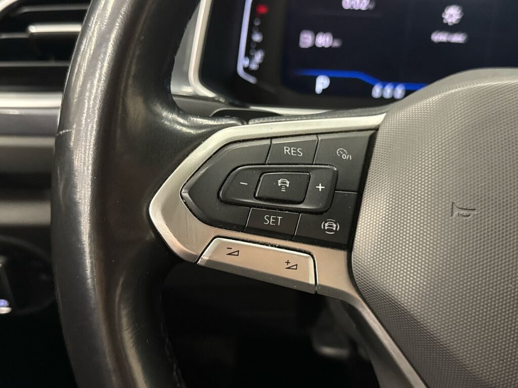 Volkswagen T-Roc 2023 Musta