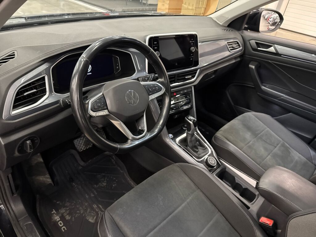 Volkswagen T-Roc 2023 Musta