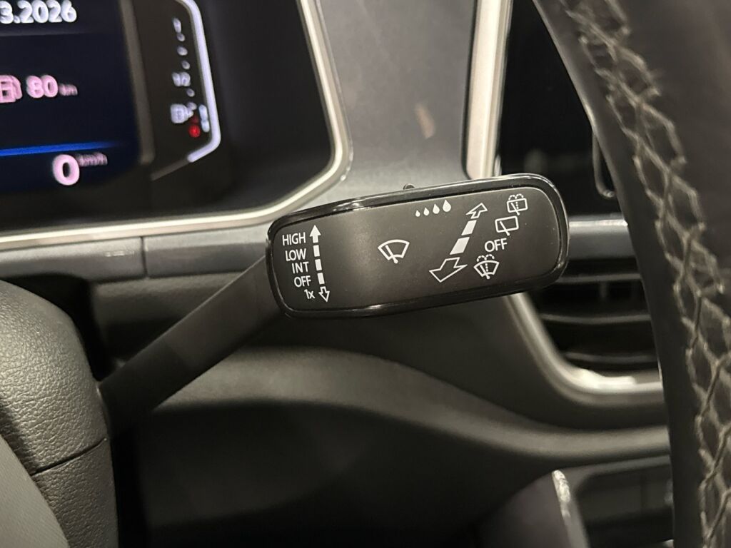 Volkswagen T-Roc 2023 Musta