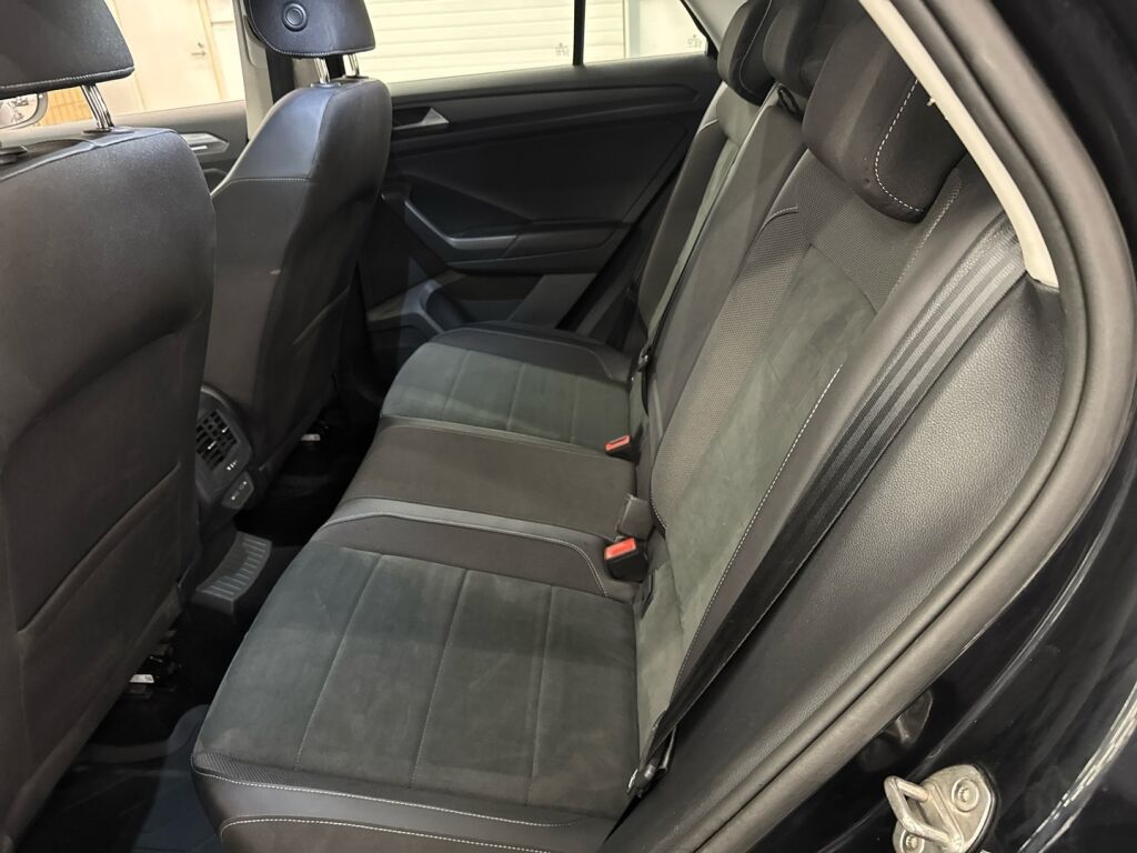 Volkswagen T-Roc 2023 Musta