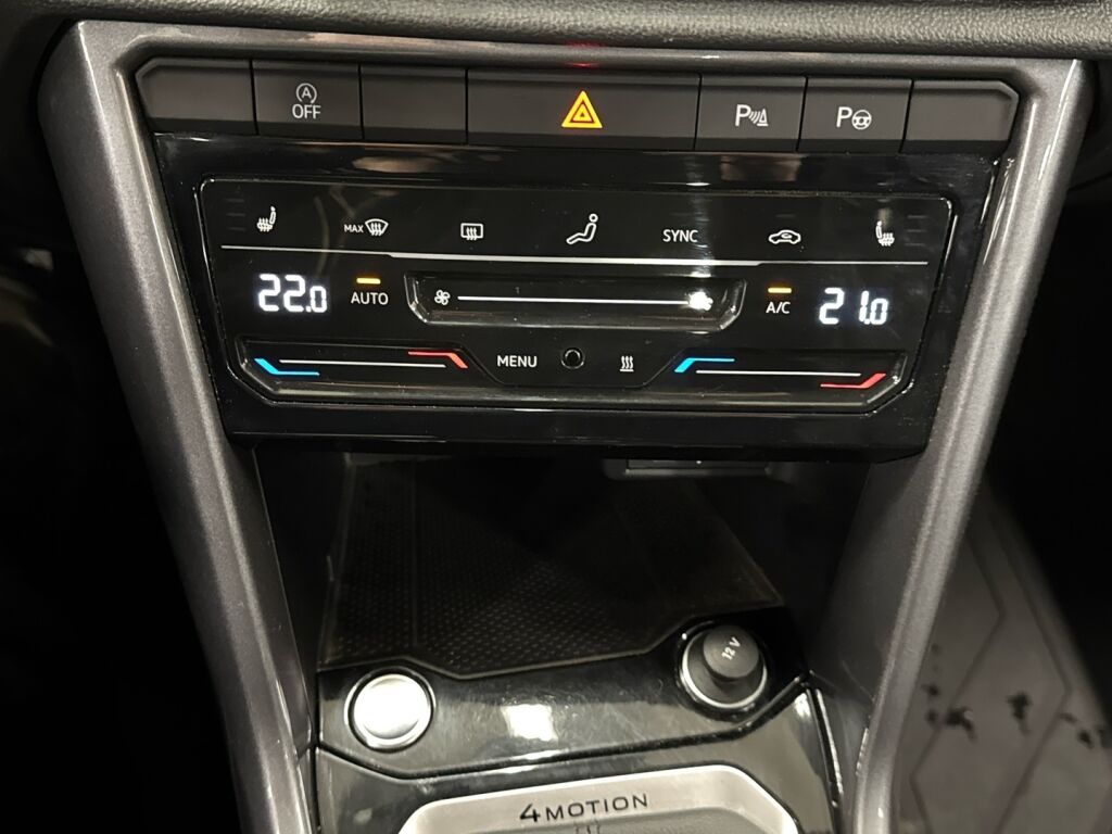 Volkswagen T-Roc 2023 Musta