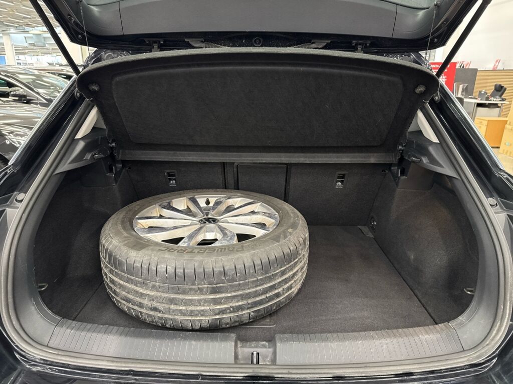 Volkswagen T-Roc 2023 Musta