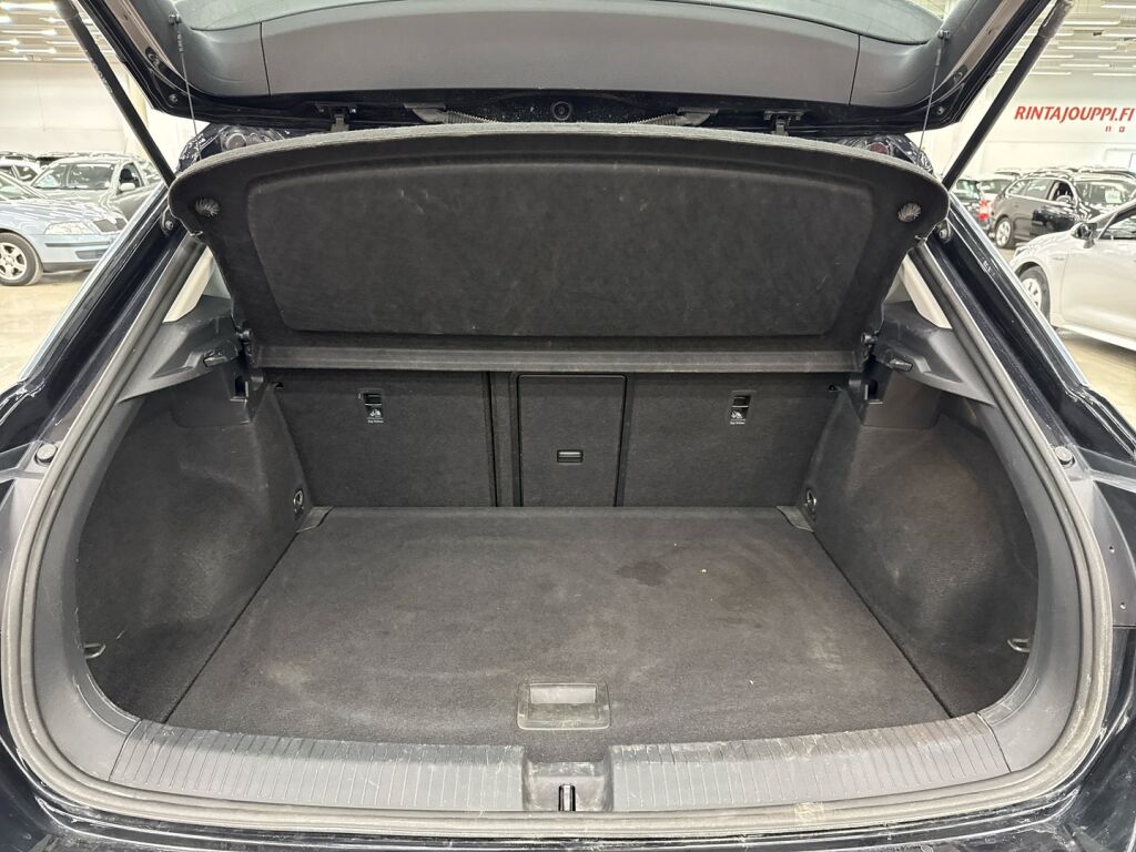 Volkswagen T-Roc 2023 Musta