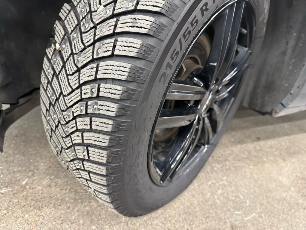 Volkswagen T-Roc 2023 Musta