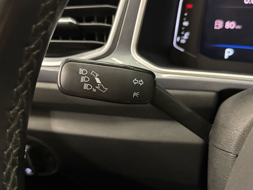 Volkswagen T-Roc 2023 Musta