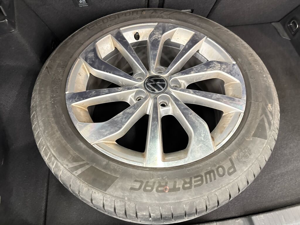 Volkswagen T-Roc 2023 Musta