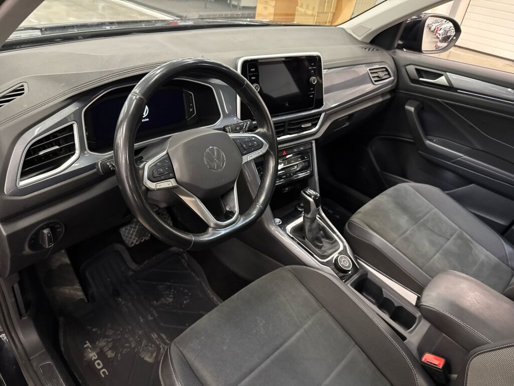 Volkswagen T-Roc 2023 Musta