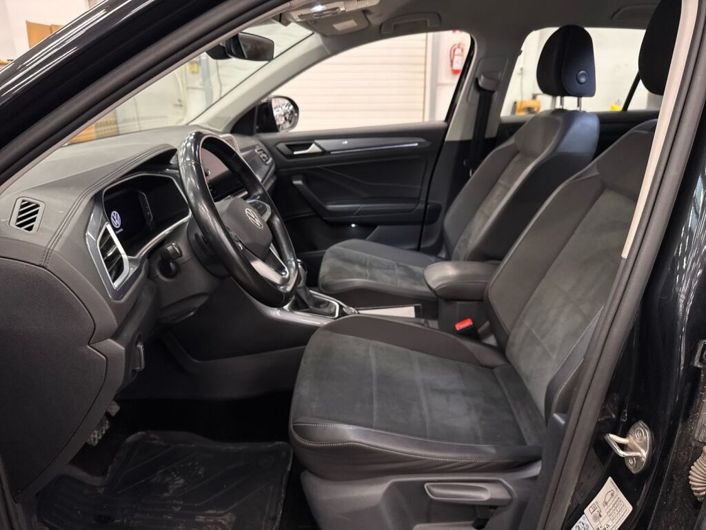 Volkswagen T-Roc 2023 Musta