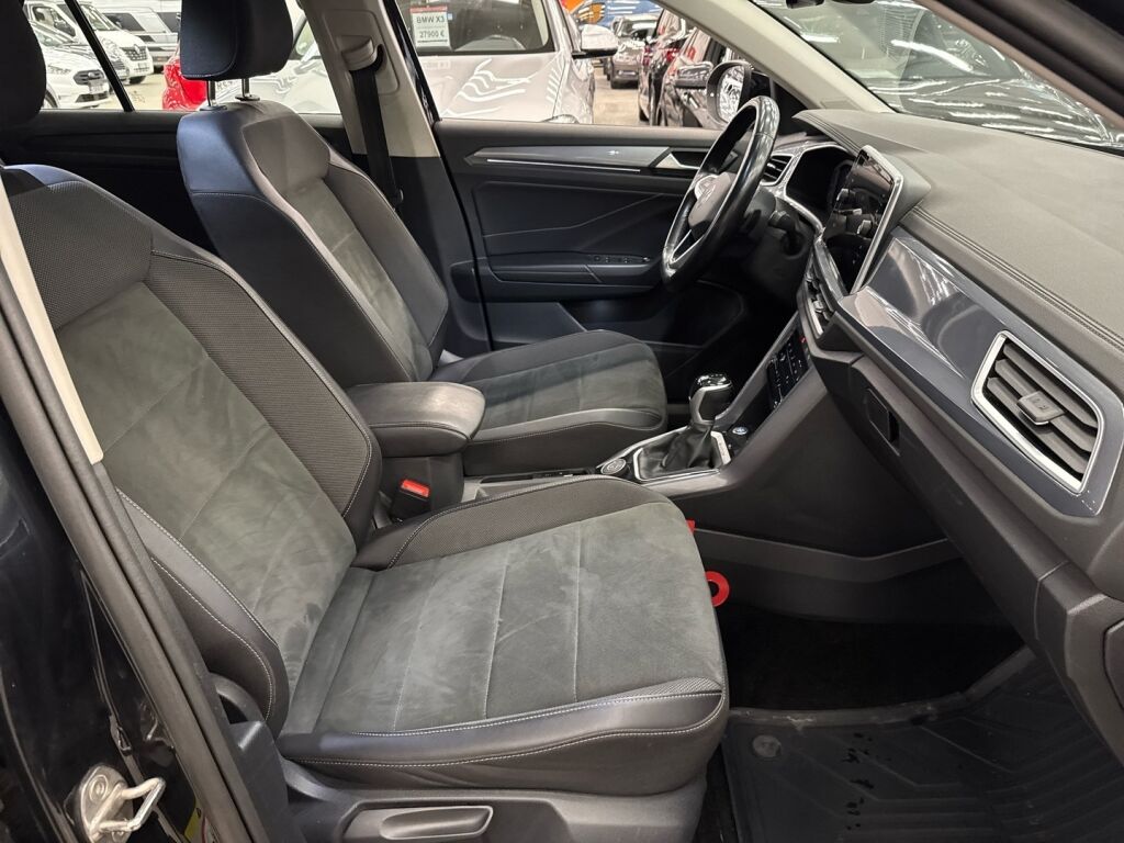 Volkswagen T-Roc 2023 Musta