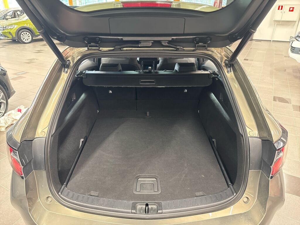 Toyota Corolla 2023 Ruskea (beige)