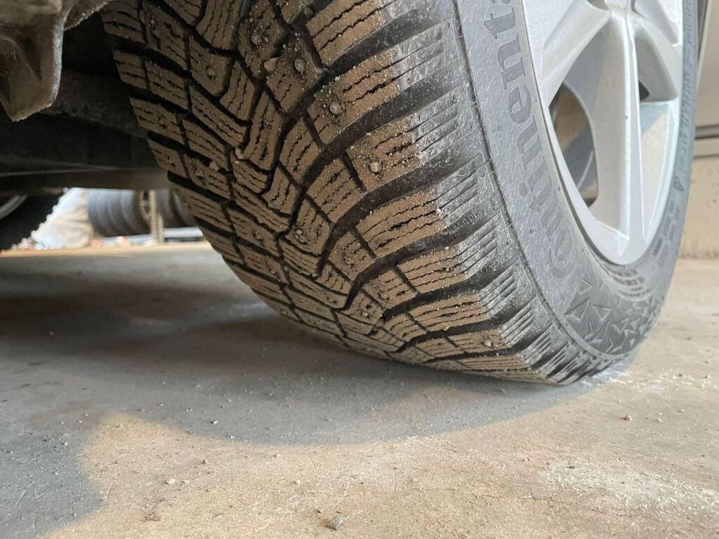 Toyota Corolla 2023 Ruskea (beige)