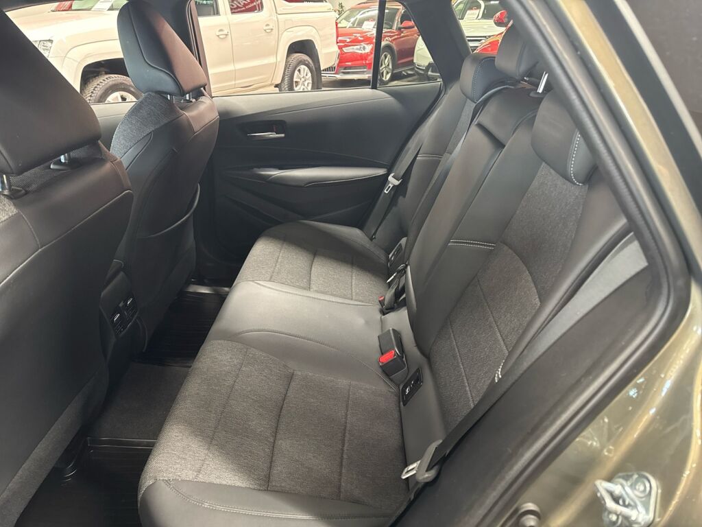 Toyota Corolla 2023 Ruskea (beige)